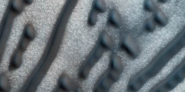 The Martian dunes (Image Credit: NASA/JPL/University of Arizona).