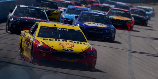AVONDALE, AZ - MARCH 13: Joey Logano, driver of the #22 Pennzoil Ford, leads a pack of cars during the NASCAR Sprint Cup Series Good Sam 500 at Phoenix International Raceway on March 13, 2016 in Avondale, Arizona. (Photo by Jared C. Tilton/Getty Images)
