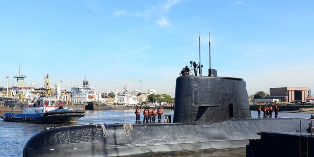 Missing Argentine sub may have sent distress US Navy sends help |