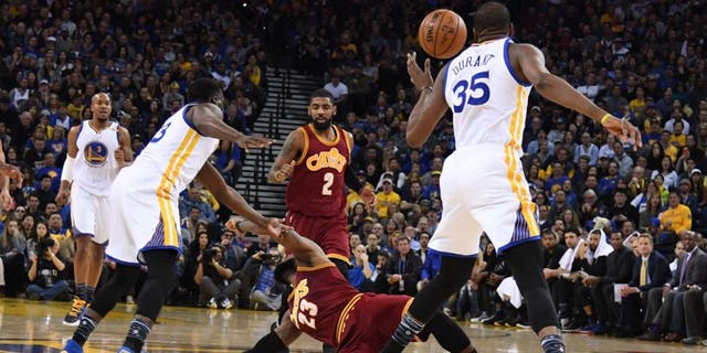 January 16, 2017; Oakland, CA, USA; Golden State Warriors forward Draymond Green (23) collides with Cleveland Cavaliers forward LeBron James (23) during the second quarter at Oracle Arena. Mandatory Credit: Kyle Terada-USA TODAY Sports