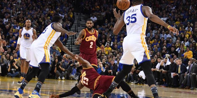 January 16, 2017; Oakland, CA, USA; Golden State Warriors forward Draymond Green (23) collides with Cleveland Cavaliers forward LeBron James (23) during the second quarter at Oracle Arena. Mandatory Credit: Kyle Terada-USA TODAY Sports