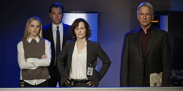 Emily Wickersham as Eleanor Bishop, Michael Weatherly as Tony DiNozzo, Sarah Clarke as Tess Monroe, Mark Harmon as Jethro Gibbs on 'NCIS'