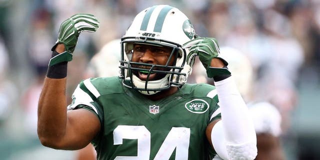 EAST RUTHERFORD, NJ - DECEMBER 27: Darrelle Revis #24 of the New York Jets reacts in the third quarter against the New England Patriots during their game at MetLife Stadium on December 27, 2015 in East Rutherford, New Jersey. 