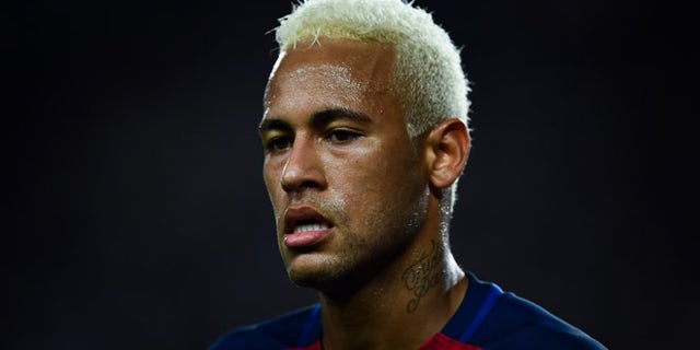 BARCELONA, SPAIN - SEPTEMBER 10: Neymar Jr. of FC Barcelona looks on during the La Liga match between FC Barcelona and Deportivo Alaves at Camp Nou stadium on September 10, 2016 in Barcelona, Spain. (Photo by David Ramos/Getty Images)