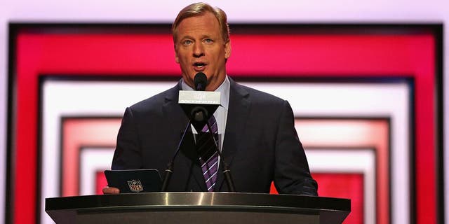 CHICAGO, IL - APRIL 28: Roger Goodell announces a draft pick during the 2016 NFL Draft at the Auditorium Theater on April 28, 2016 in Chicago, Illinois. (Photo by Jonathan Daniel/Getty Images)