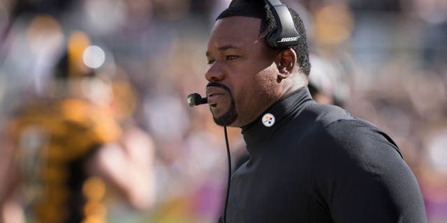 Oct 9, 2016; Pittsburgh, PA, USA; Pittsburgh Steelers linebacker coach Joey Porter on the sideline during the third quarter of a game against the New York Jets at Heinz Field. Pittsburgh won 31-13. Mandatory Credit: Mark Konezny-USA TODAY Sports