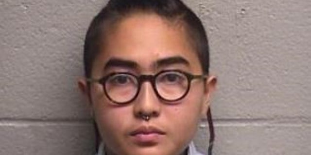 Ngoc Loan Tran, 24