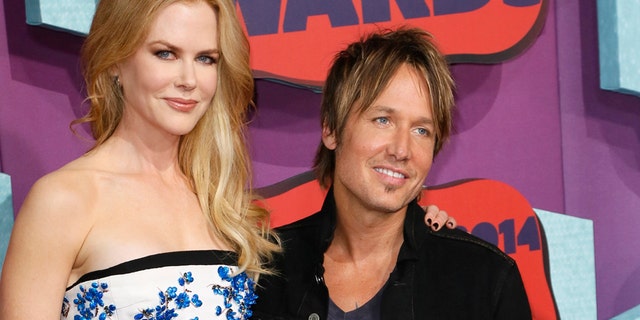 Actress Nicole Kidman and her husband, musician Keith Urban, arrive at the 2014 CMT Music Awards in Nashville, Tennessee June 4, 2014.