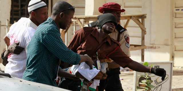 ATTENTION EDITORS - VISUAL COVERAGE OF SCENES OF INJURY OR DEATH
People carry an injured victim from the scene of a bomb explosion in Gombe February 2, 2015. A car bomb went off near a stadium in the northeastern Nigerian city of Gombe on Monday, a few minutes after President Goodluck Jonathan left a party rally there, killing one person and wounding 18. REUTERS/Afolabi Sotunde (NIGERIA - Tags: ELECTIONS POLITICS CIVIL UNREST) TEMPLATE OUT - RTR4NY4D