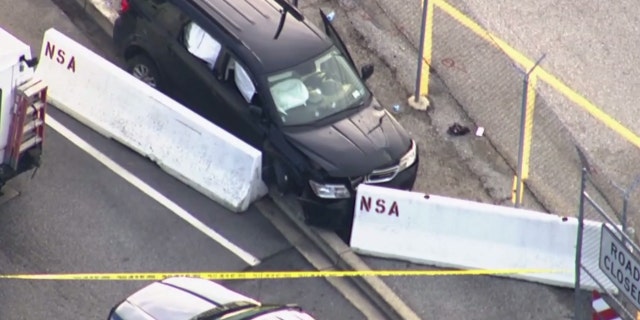 An SUV with bullets was stopped by barriers.