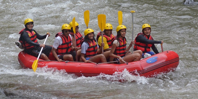 Former United States President Barack Obama (2nd L), his wife Michelle (3rd L) along with his daughters Sasha (C) and Malia (2nd R) go rafting while on holiday in Bongkasa Village, Badung Regency, Bali, Indonesia June 26, 2017 in this photo taken by Antara Foto. Antara Foto/Wira Suryantala/ via REUTERS ATTENTION EDITORS - THIS IMAGE WAS PROVIDED BY A THIRD PARTY. MANDATORY CREDIT. INDONESIA OUT. NO COMMERCIAL OR EDITORIAL SALES IN INDONESIA. TPX IMAGES OF THE DAY - RTS18N14