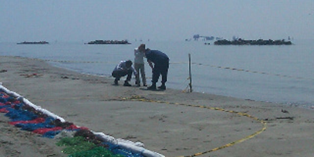 President Obama, Coast Guard Admiral Thad Allen and Lafourche Parish President Charlotte Randolph inspect the conditions on Port Fourchon Beach in Louisiana, where protective booms have been set up to fight oil spill damage. (TV pool photo)