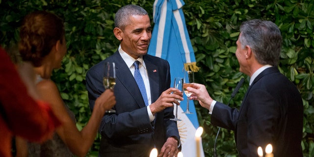 President Barack Obama and Argentinian President Mauricio Macri toast during the State Dinner at the Centro Cultural Kirchner, Wednesday, March 23, 2016, in Buenos Aires, Argentina. (AP Photo/Pablo Martinez Monsivais)