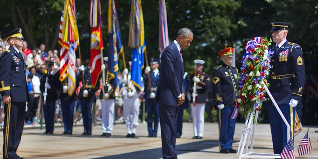 May 25, 2015: President Obama, center accompanied by Maj. Gen. Jeffrey S. Buchanan, left, Commander of the U.S. Army Military District of Washington, and Sgt. 1st Class John C. Wirth, right.