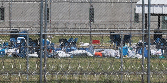 Inmates Take 2 Guards Hostage In Oklahoma Prison Riot Before Officers 