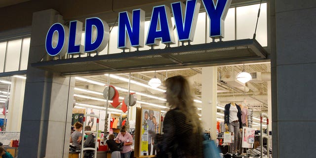 Old Navy customer orders clothes, gets 40 pounds of security tags ...