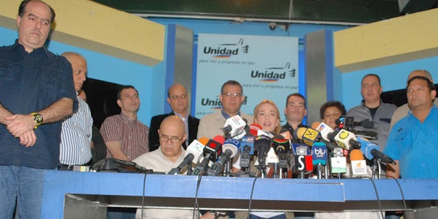 The Democratic Unity Roundtable held a news conference on Wednesday in which members of more than 20 political parties participated. (Photo: Antonio Rodriguez/courtesy of Voluntad Popular)