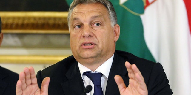 orban-hungary-wall