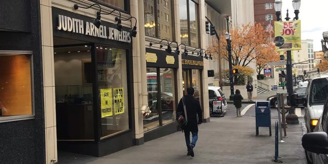 Portland residents, business owners want city officials to 'fix' homeless problem 3 Businesses in Portland are beginning to consider pulling out of the city due to the homeless population.