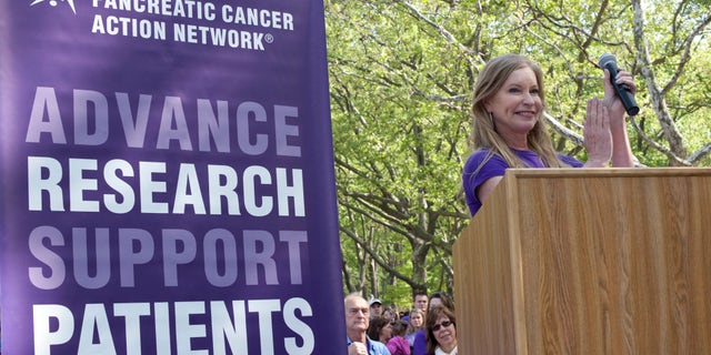 Lisa Niemi parla ad un evento PANCAN.