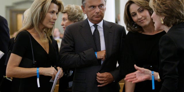 Vanna White (L) and Pat Sajak (C), television personalities from the 'Wheel of Fortune' game show created by Merv Griffin, and Sajak's wife Lesly Brown Sajak (2nd R) listen to an unidentified woman prior to funeral services for Griffin in Beverly Hills, California, August 17, 2007. Griffin died August 12, 2007 of prostate cancer at the age of 82. REUTERS/Kevork Djansezian/Pool (UNITED STATES) - RTR1SVAK