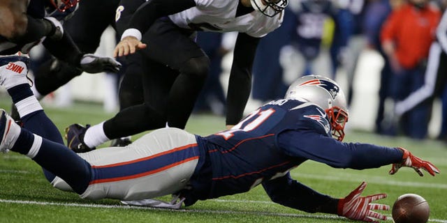 Jan. 10, 2015: New England Patriots outside linebacker Jamie Collins (91) recovers a fumble by Baltimore Ravens quarterback Joe Flacco (5) after a sack in the second half of an NFL divisional playoff football game in Foxborough, Mass. (AP)