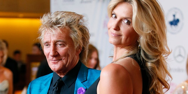 Rod Stewart and Penny Lancaster pose at The Mercedes-Benz Carousel of Hope Ball to benefit the Barbara Davis Center for Diabetes in Beverly Hills, California October 11, 2014.   REUTERS/Danny Moloshok   (UNITED STATES - Tags: ENTERTAINMENT) - RTR49TN5