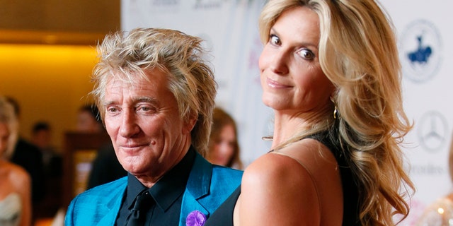 Rod Stewart and Penny Lancaster pose at The Mercedes-Benz Carousel of Hope Ball to benefit the Barbara Davis Center for Diabetes in Beverly Hills, California October 11, 2014. REUTERS/Danny Moloshok (UNITED STATES - Tags: ENTERTAINMENT) - RTR49TN5