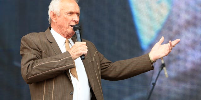 In this July 6, 2013, file photo, Mel Tillis performs at the Oklahoma Twister Relief Concert at the Gaylord Family-Oklahoma Memorial Stadium in Norman, Okla.