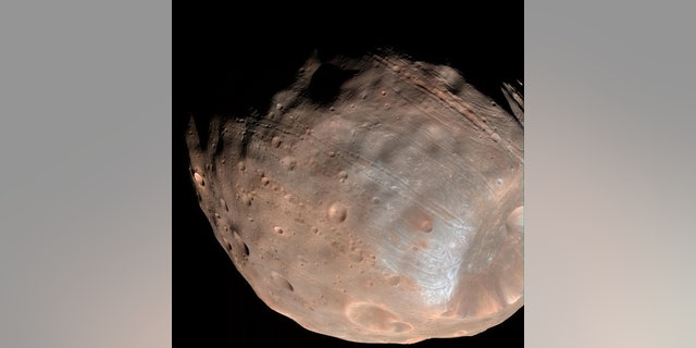 Mars' moon Phobos (NASA/JPL-Caltech/University of Arizona).