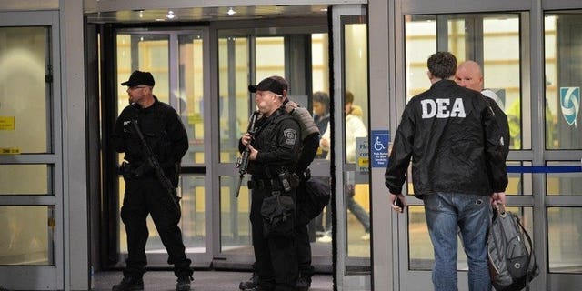Armed police and Drug Enforcement Agency (DEA) agents in Boston, Massachusetts, April 15, 2013. An agent of the US Drug Enforcement Administration was stabbed to death Friday in Bogota while fighting off an apparent kidnapping attempt, Colombian police and the US embassy said.