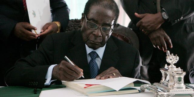 Zimbabwe President Robert Mugabe at the State House in Harare, May 22, 2013. Mugabe appears to have caved in to regional pressure to delay key elections, but analysts warn the veteran ruler could yet forge ahead with the polls without making key reforms.