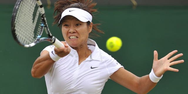 Li Na makes a return against Roberta Vinci at Wimbledon on Monday. The Chinese sixth seed raced into the Wimbledon quarter-finals with a 6-2, 6-0 demolition of Italian 11th seed Vinci.