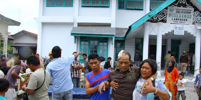 Quake survivors are treated at an Aceh hospital on July 2, 2013. The death toll from the strong 6.1-magnitude earthquake that struck the Indonesian province has climbed to 22.