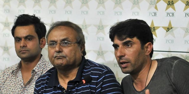 Pakistan ODI captain Misbah-ul Haq (right) sits with chief selector Iqbal Qasim (centre) and Twenty20 skipper Mohammad Hafeez as he speaks during a news conference in Lahore on July 3, 2013. Qasim has asked to step down at the end of his tenure, he said, denying any rift with the national team's captain and coach.