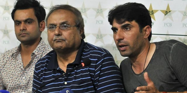 Pakistan ODI captain Misbah-ul Haq (right) sits with chief selector Iqbal Qasim (centre) and Twenty20 skipper Mohammad Hafeez as he speaks during a news conference in Lahore on July 3, 2013. Qasim has asked to step down at the end of his tenure, he said, denying any rift with the national team's captain and coach.