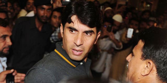 Pakistan ODI cricket captain Misbah-ul Haq (C) arrives at Karachi International Airport before his departure to the Caribbean, in Karachi on July 7, 2013. Pakistan's one-day squad left for the Caribbean with Misbah hoping to reverse the team's dwindling fortunes in the limited over matches.