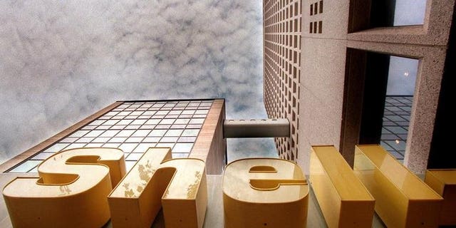 This file photo shows office of Royal Dutch Shell, in Rotterdam, on September 18, 1998. Anglo-Dutch energy giant said on Tuesday that it has appointed downstream director Ben van Beurden as its new chief executive.