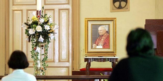 Worshippers pray at a Catholic Church in Singapore, on April 4, 2005. The Roman Catholic church in Singapore has vowed to investigate any charges of sexual misconduct by its clergy after an Australian woman claimed she was abused by priests as a teenager in the city-state.