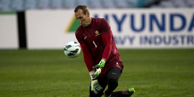 Goalkeeper Mark Schwarzer, pictured in a training session in Sydney on June 17, 2013, has joined English Premier League giants Chelsea on a one-year contract.