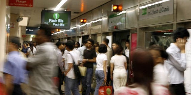 People get on and off a subway train at an MRT metro station in Singapore, February 15, 2007. Suicides in Singapore hit an all-time high of 487 in 2012 as more young people bogged down by stress and relationship woes took their own lives, a charity group dealing with the problem said Friday.