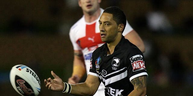 New Zealand's Benji Marshall takes a pass during the Rugby League World Cup match in Newcastle on November 8, 2008. Marshall, one of the superstars of Australia's National Rugby League, has sought an early release from his contract with Wests Tigers.