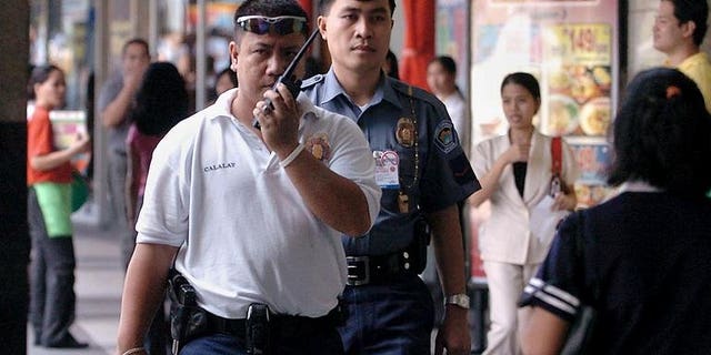Policemen patrol in suburban Manila on February 16, 2005. An Australian resident of Hong Kong has been arrested for sexually abusing children in the Philippines, police said Tuesday.