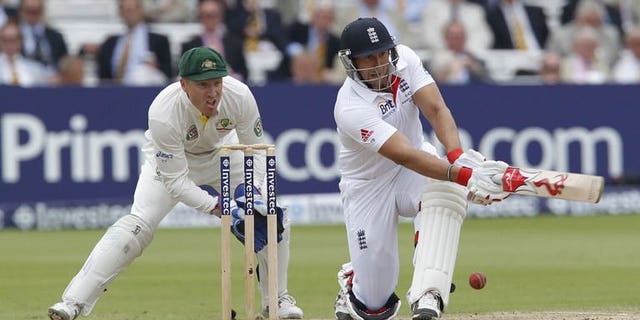 England's Tim Bresnan (right) plays a shot watched by Australia's wicketkeeper Brad Haddin during the third day of the second Ashes Test at Lord's in London, on July 20, 2013. England were 114 for three in their second innings, a lead of 347 runs, at lunch.