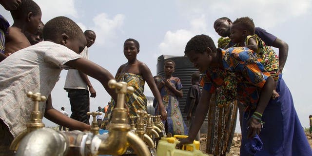 A group of refugees from the Democratic Republic of Congo fetch water at the Bukukwanga camp, on July 15, 2013. A week of renewed fighting in the troubled east has driven more than 4,000 people to seek refuge in the provincial capital Goma, aid workers said Saturday.