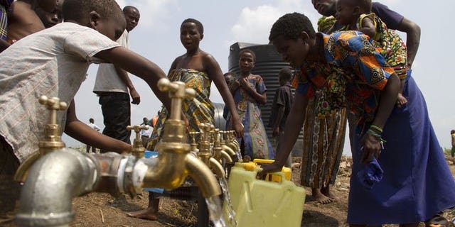 A group of refugees from the Democratic Republic of Congo fetch water at the Bukukwanga camp, on July 15, 2013. A week of renewed fighting in the troubled east has driven more than 4,000 people to seek refuge in the provincial capital Goma, aid workers said Saturday.