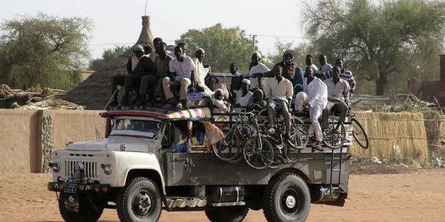 Displaced Sudanese people from the district of Abu Kershola, arrive on April 29, 2013 in the North Kordofan town of El Rahad. Sudanese rebels clashed with government forces on Saturday for the second time this week in the strategic South-North Kordofan region, the insurgents said.