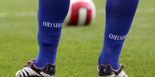 Chelsea's Frank Lampard waits to take a free kick during a Premeirship match against Fulham in London, September 23, 2006. Football anti-racism group Kick It Out launched a new mobile phone tool for fans and players to report racist or homophobic abuse, after a number of high-profile incidents last season.