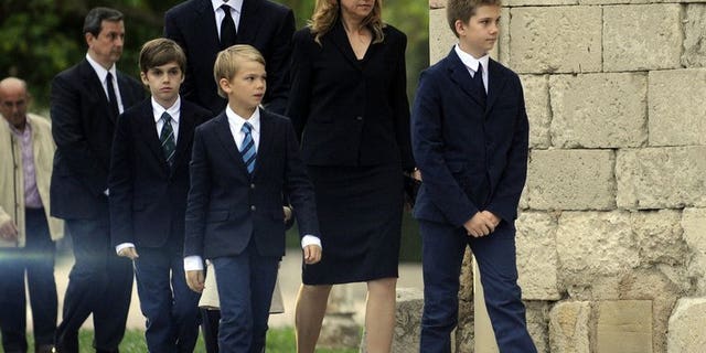 Spain's Duke of Palma Inaki Urdangarin (L), arrives with his wife Spain's Princess Cristina (C) and their four children at San Prudencio church in Vitoria, on May 12, 2012. Cristina is moving with her children to work in Switzerland, her employer said, two months after a court named her in a corruption case against her husband.
