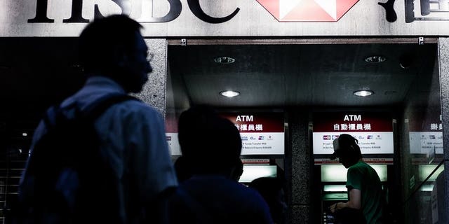 Global banking giant HSBC is closing the accounts of foreign diplomats in Britain and giving them 60 days to move their money, a report said Sunday.